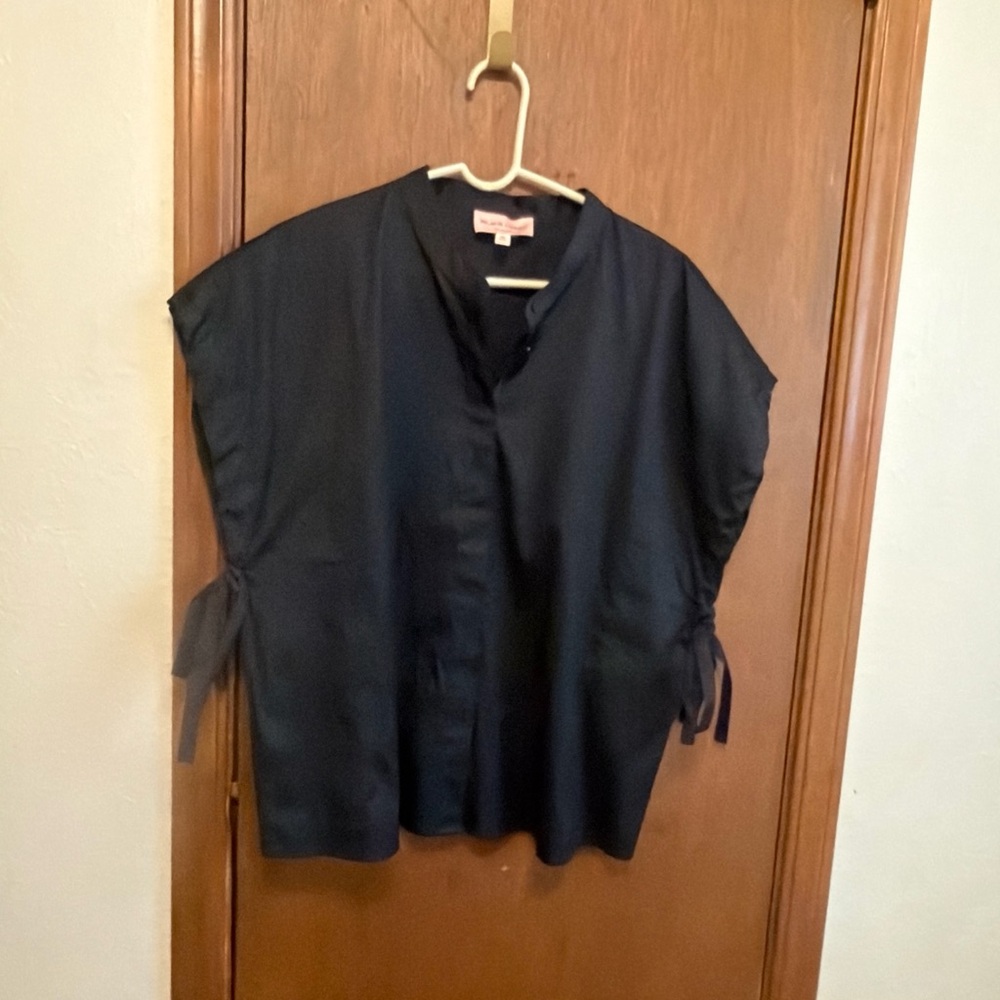 Black Label  Chicos Elegant Black Blouse with Side Ties